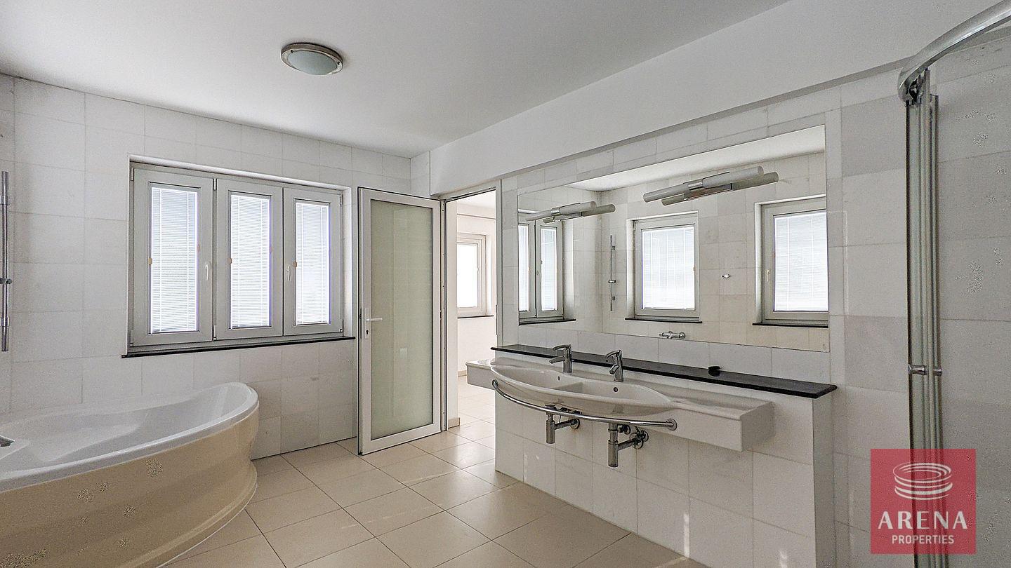 17-RESIDENTIAL-BUILDING-FOR-SALE-6667