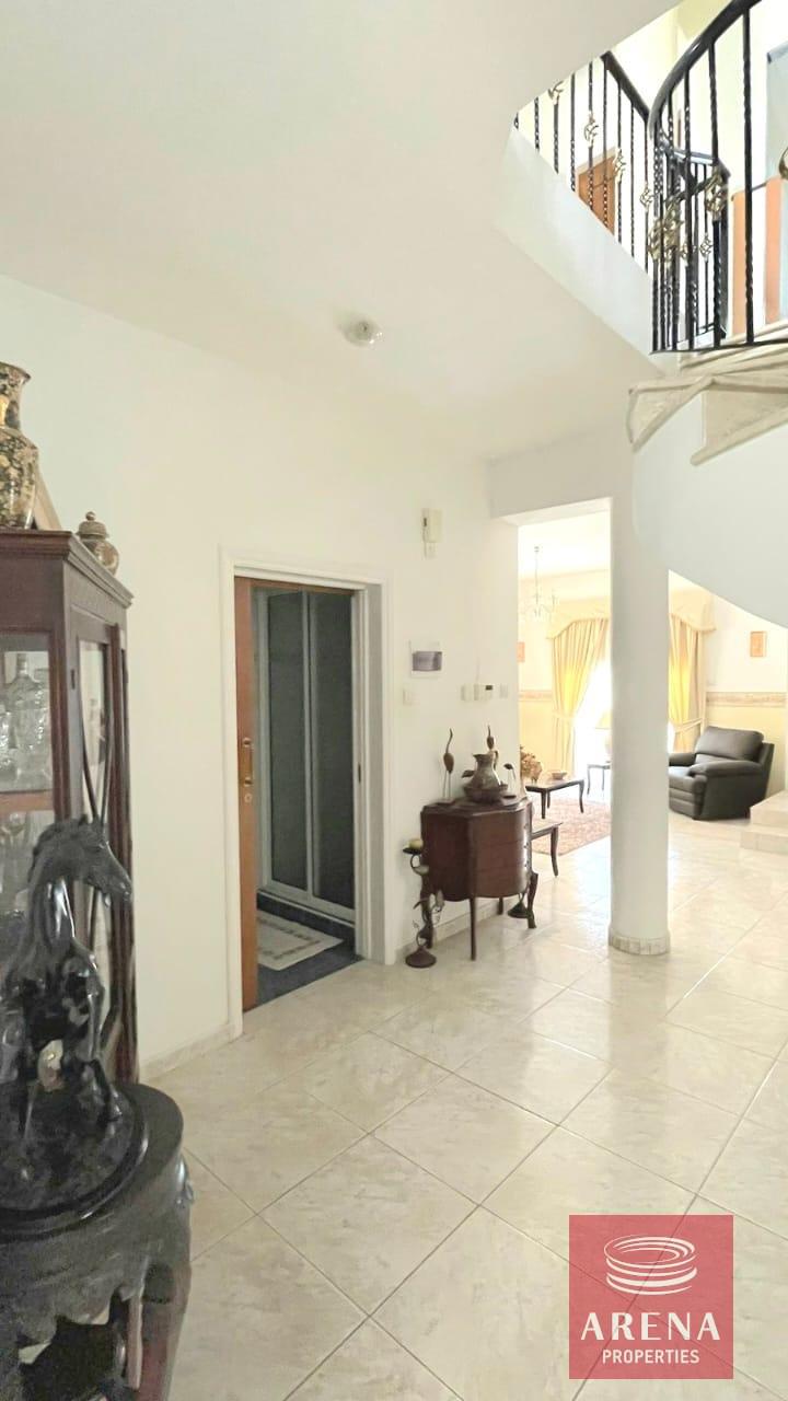 17-VILLA-IN-ANAFOTIDA-9094