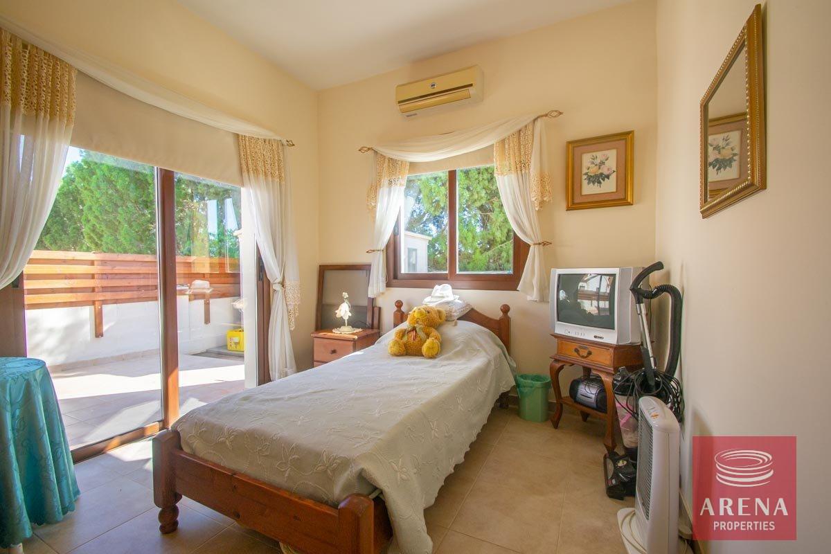 17-bungalow-in-liopetri-2