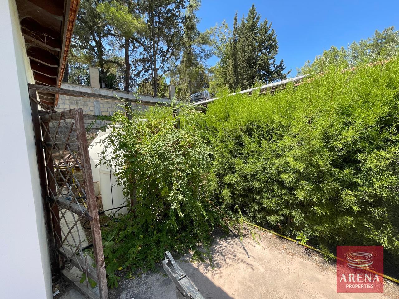 17-house-in-mosfiloti-8400