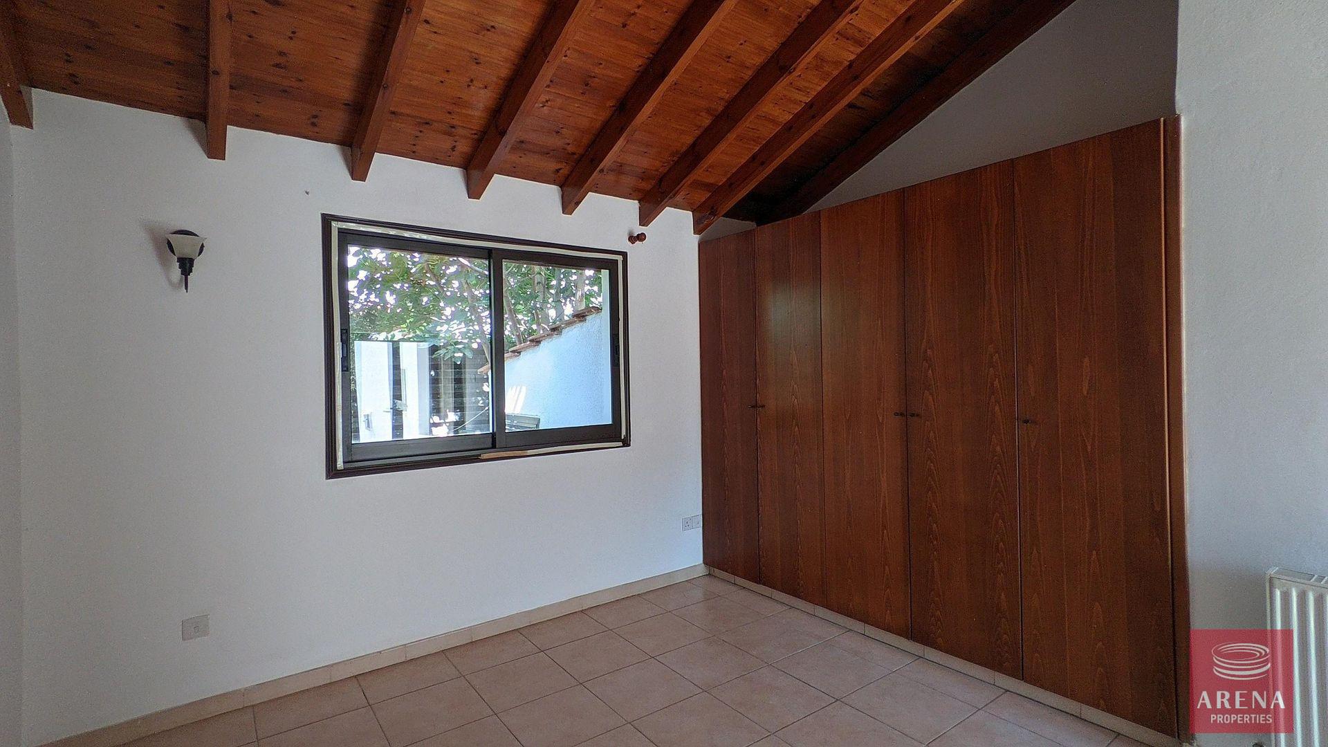 17-villa-in-oroklini-8660