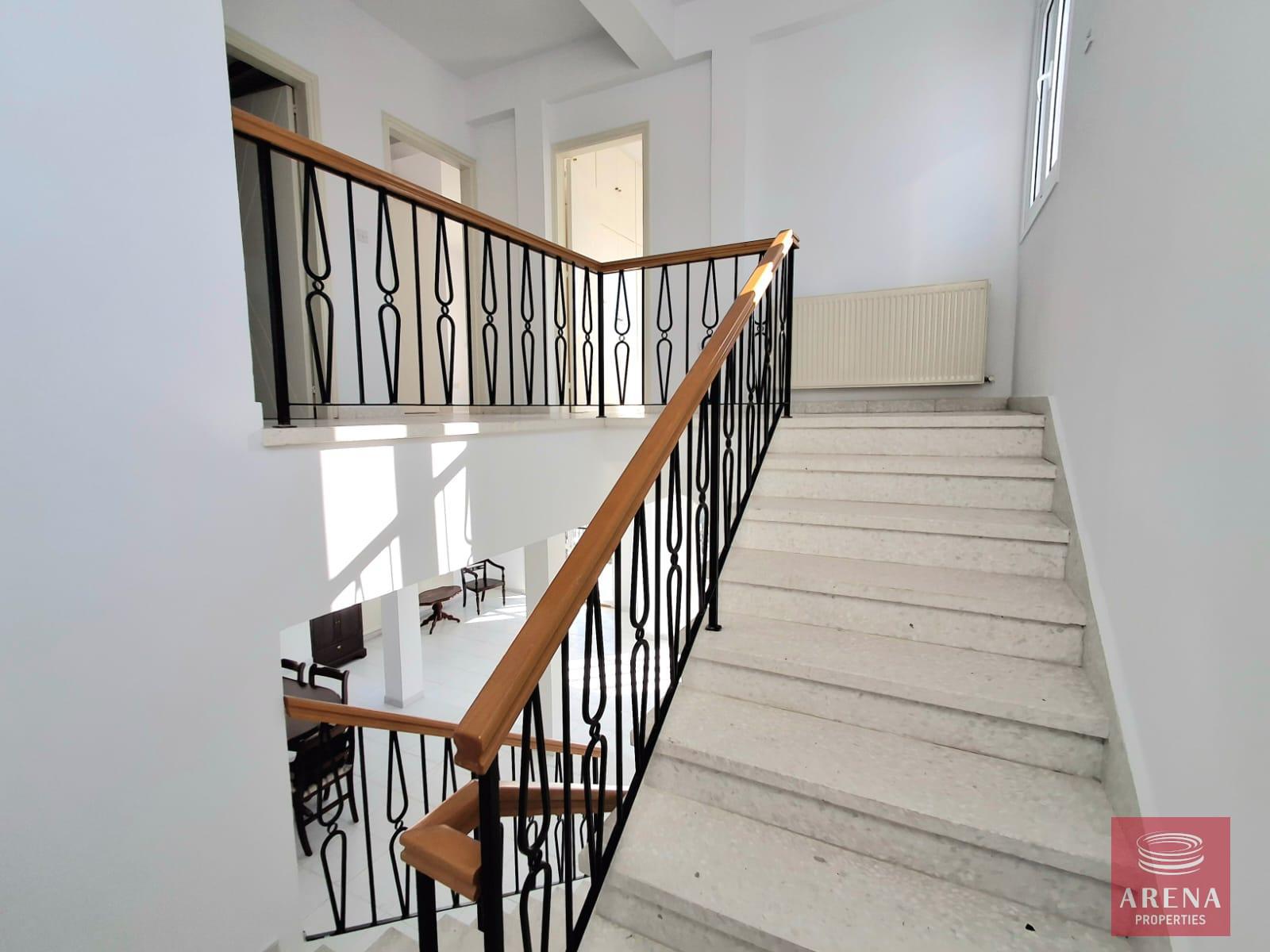 18-3-BED-VILLA-ARADIPPOU-9115