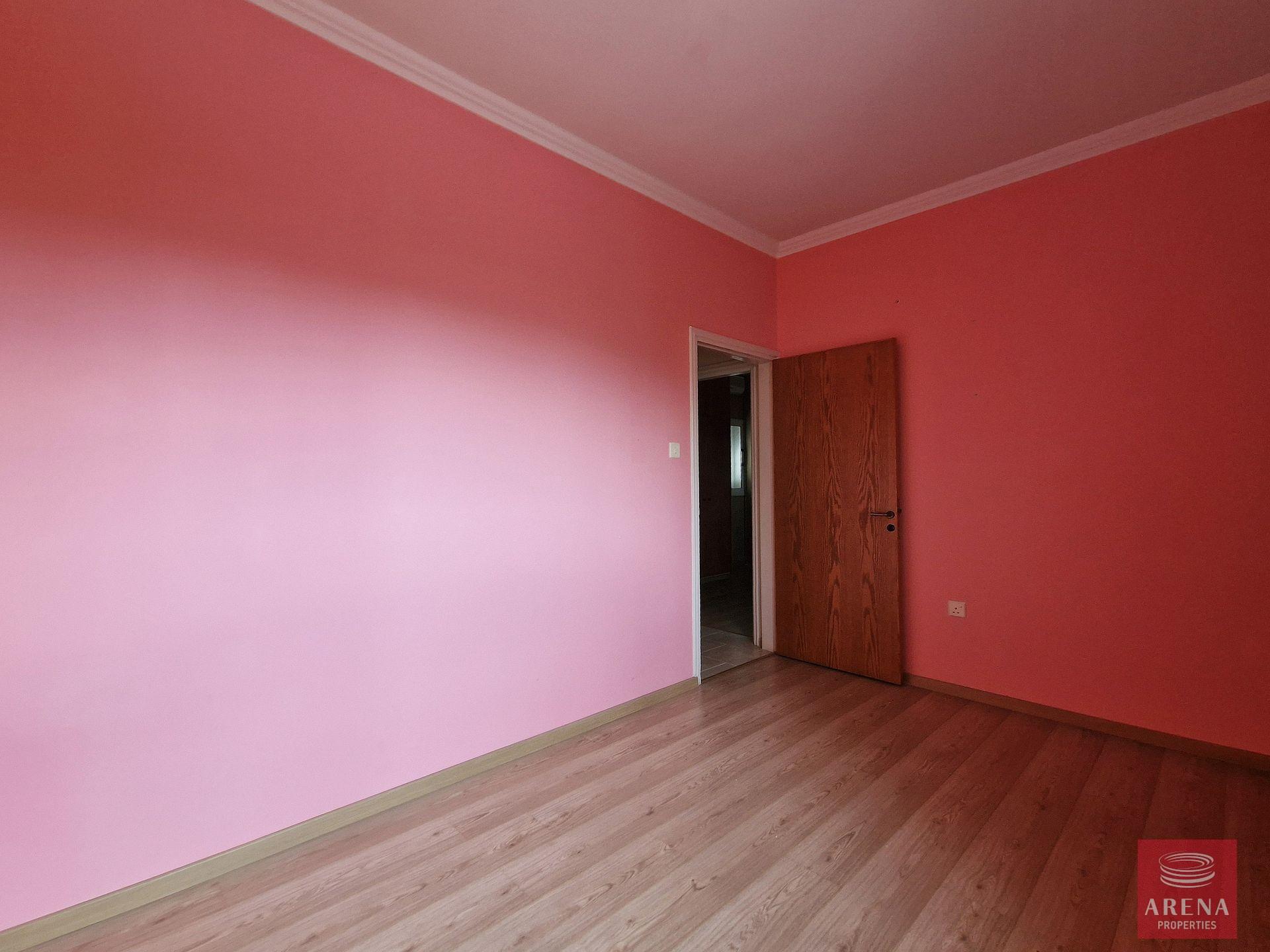 18-3-bed-apt-in-Derynia-7014