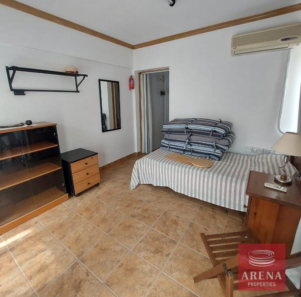 18-3-bed-th-livadia-8173