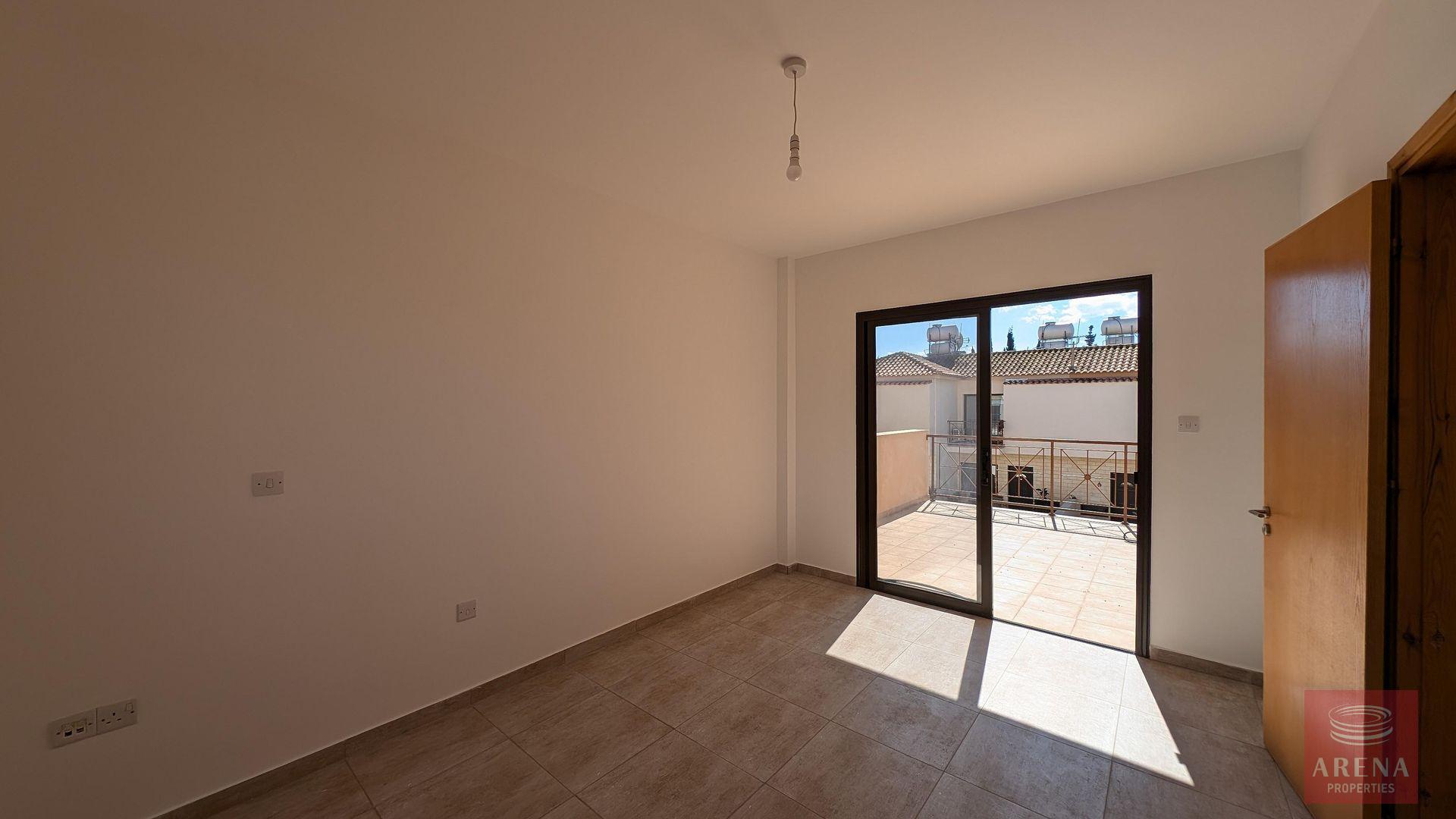 18-3-bed-villa-dromolaxia-9317