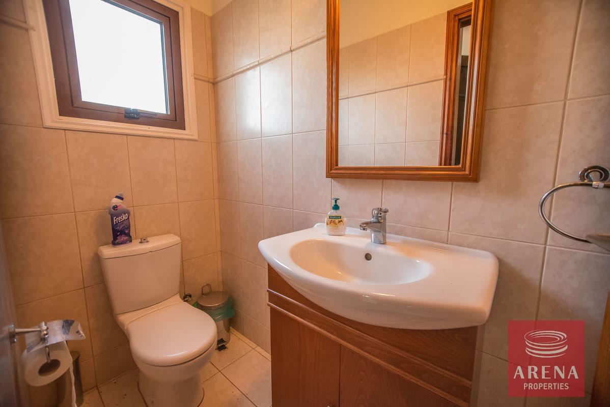 18-3-bed-villa-for-sale-in-ayia-triada-guest-wc