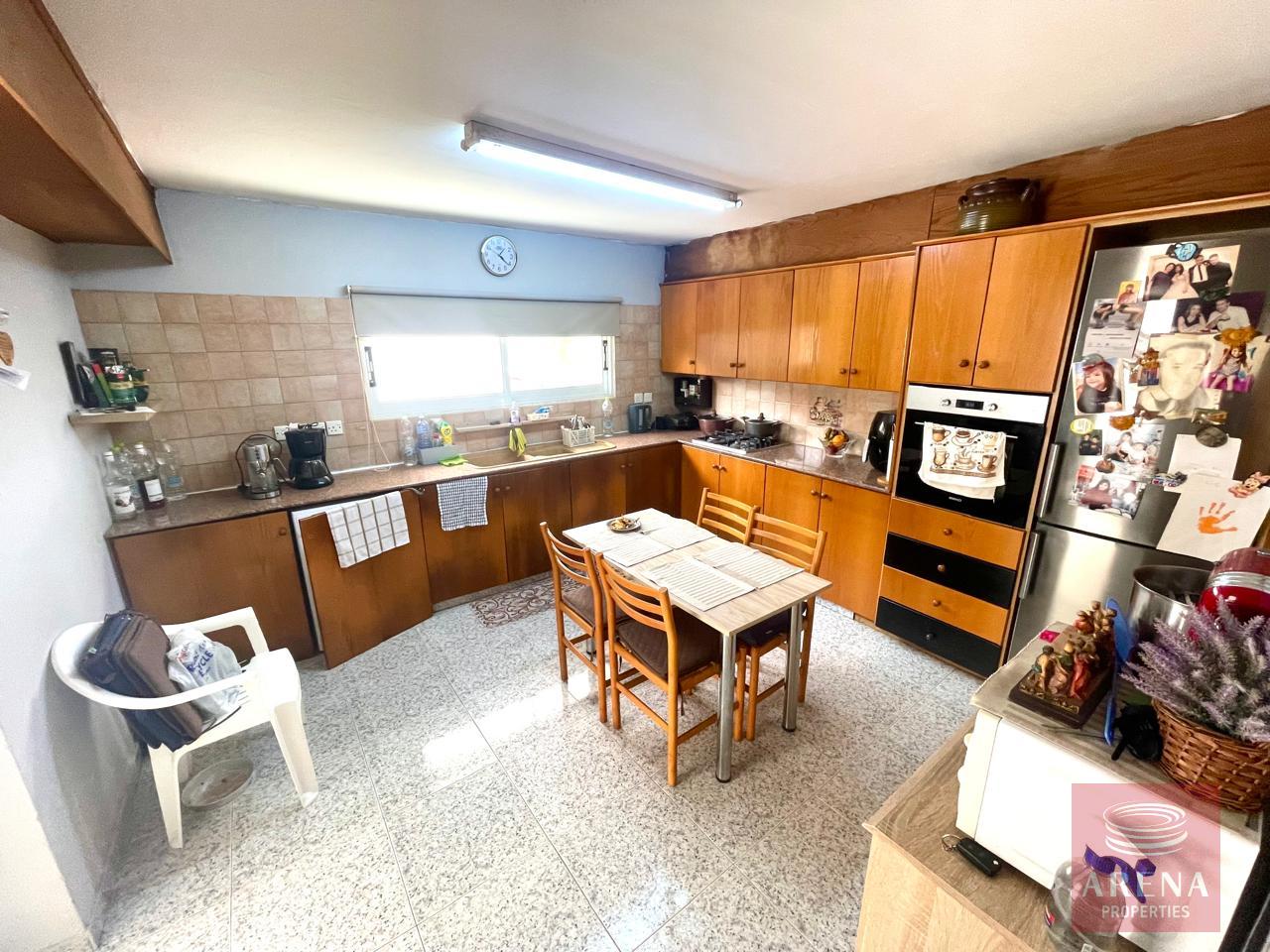 18-4-BED-VILLA-ARADIPPOU-9443