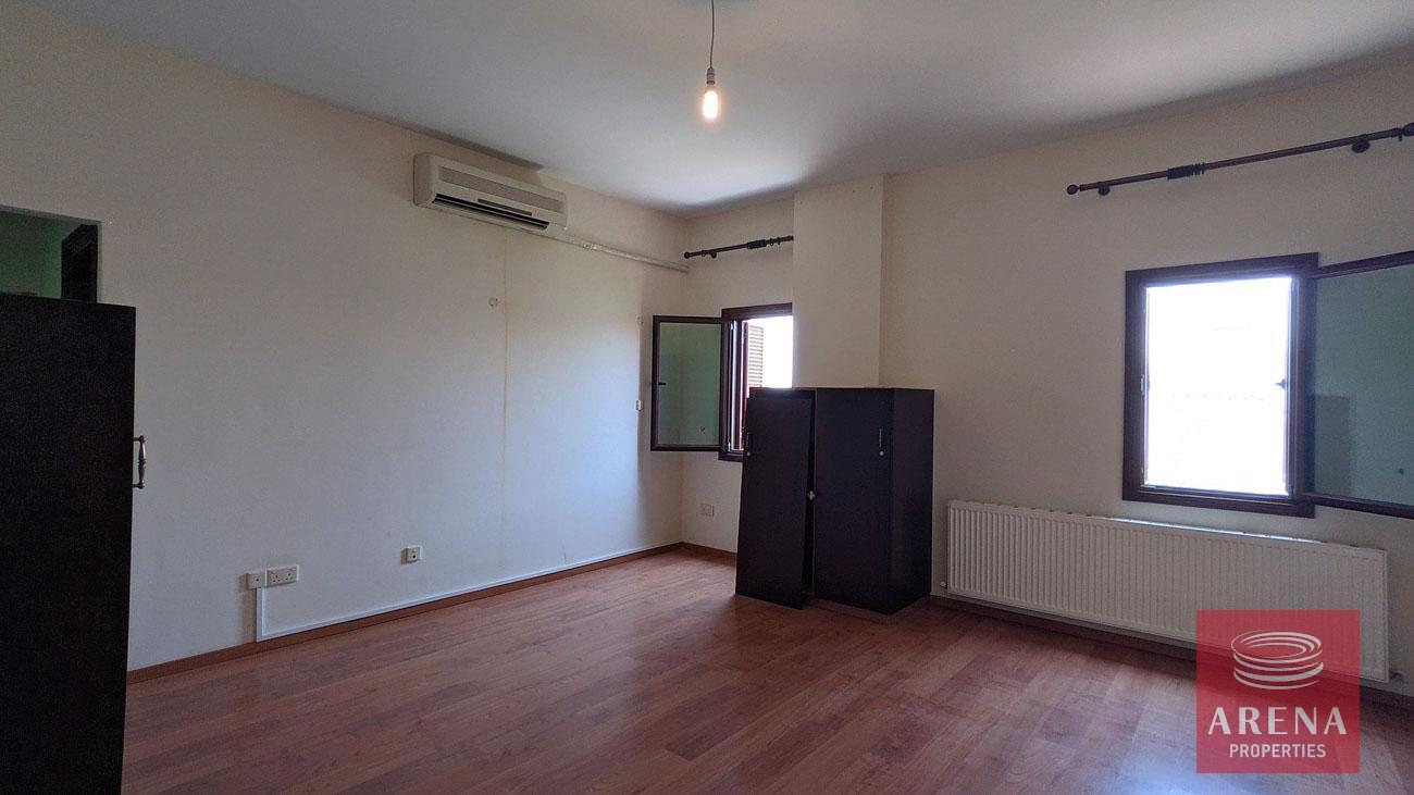 18-4-BED-VILLA-IN-OROKLINI-7481