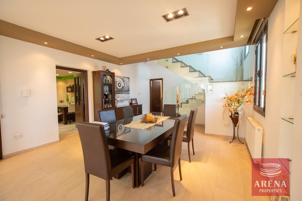 18-4-bed-house-for-sale-6041-1