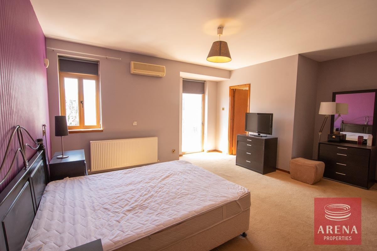 18-4-bed-villa-in-Aradippou-6040-1