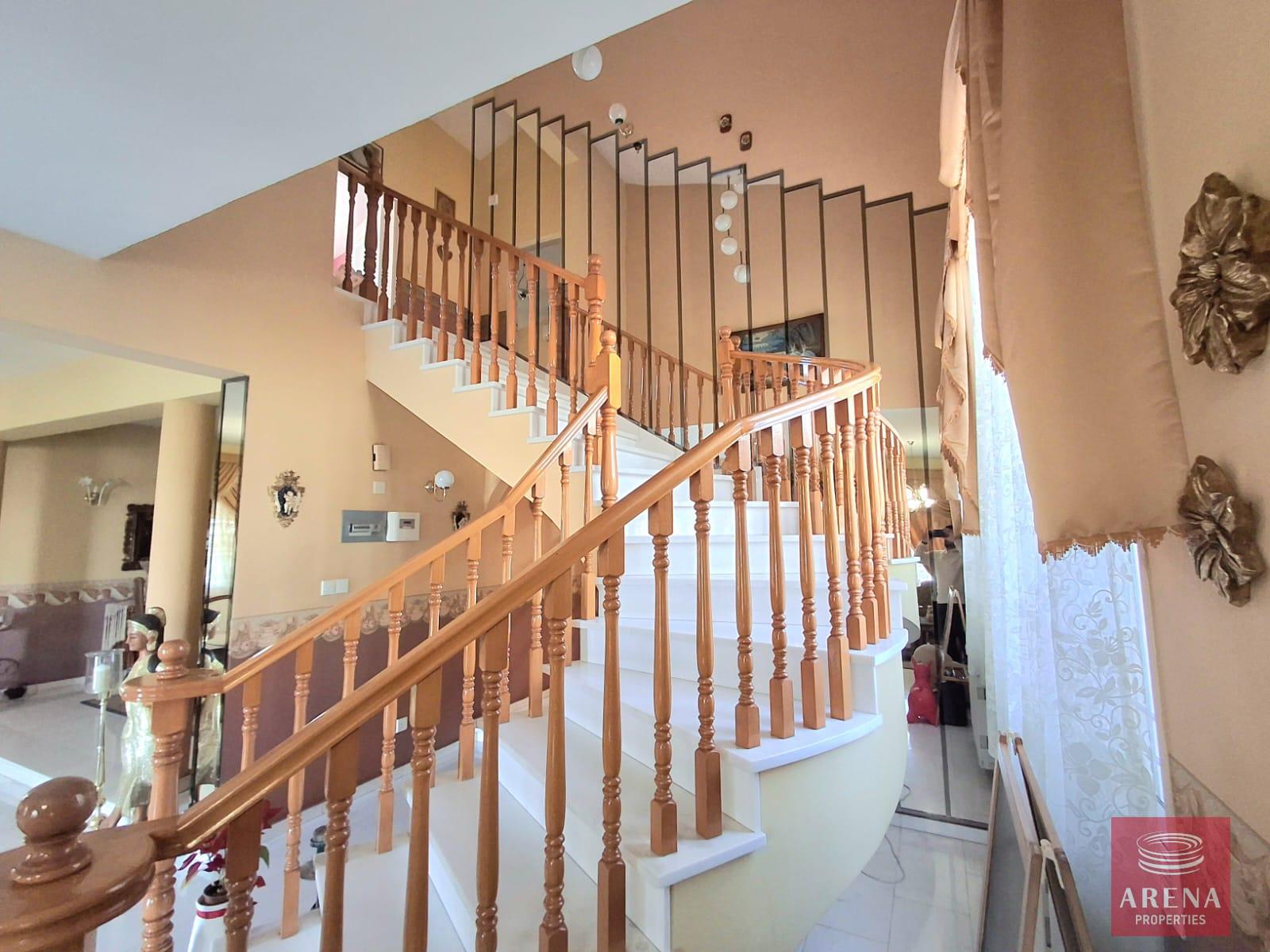 18-5-BED-VILLA-LIVADIA-9182