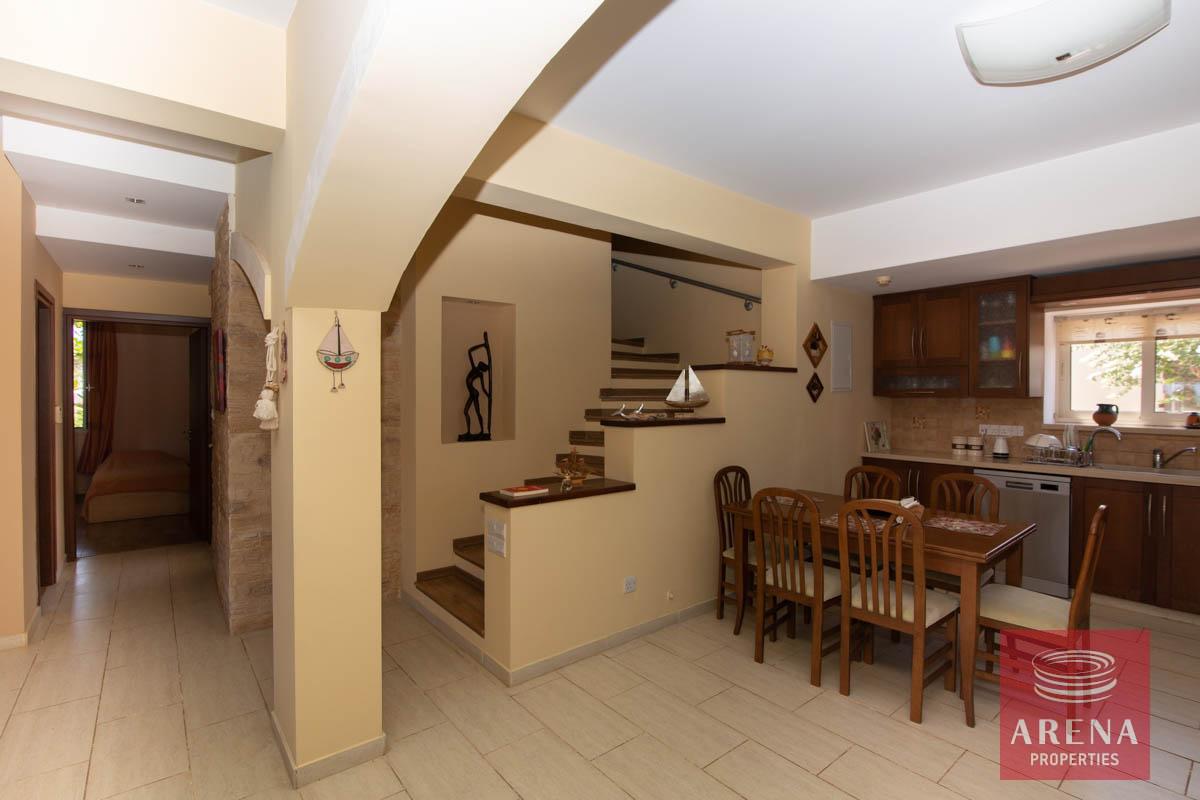 18-5-bed-villa-in-Paralimni-6482