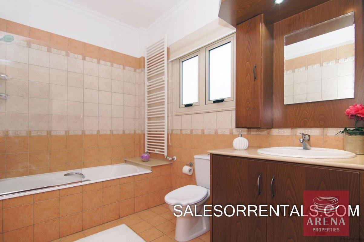 18-6-BED-villa-in-paralimni-5449