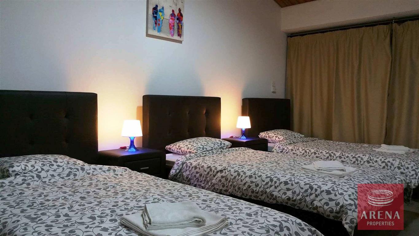 18-6-bed-villa-for-sale-in-ayia-napa-bedroom-1