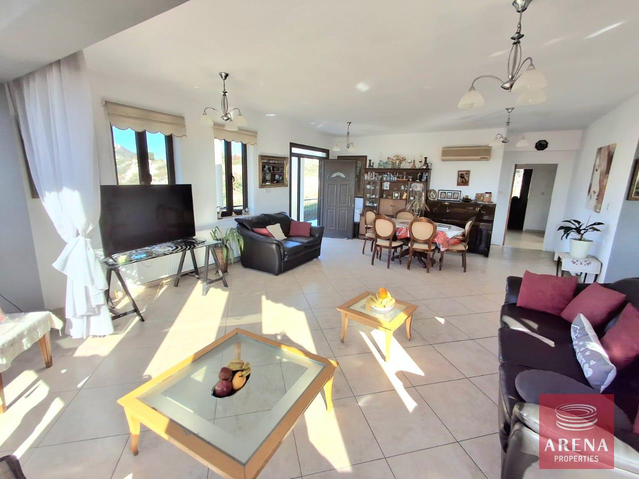 18-7-BED-VILLA-KALAVASSOS-9083