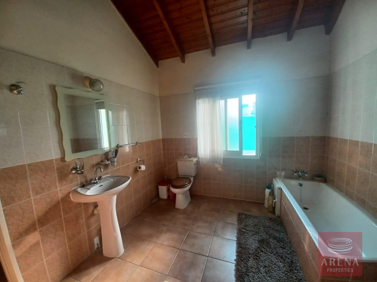 18-BUNGALOW-FOR-RENT-AVGOROU-9149-1