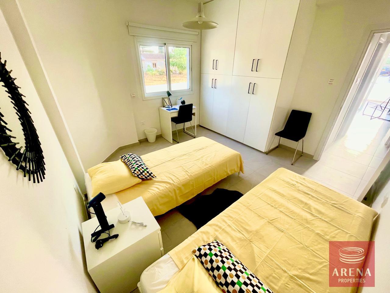 19-2-BED-APT-LIVADIA-8048-1