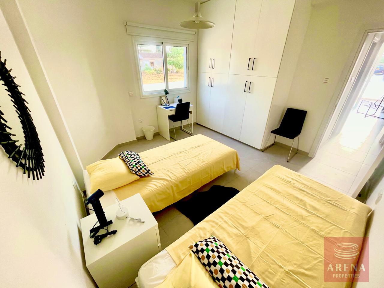 19-2-BED-APT-LIVADIA-8048-2