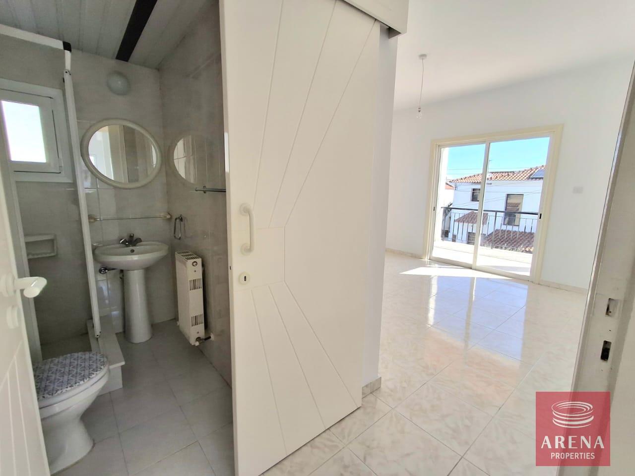 19-3-BED-VILLA-ARADIPPOU-9115