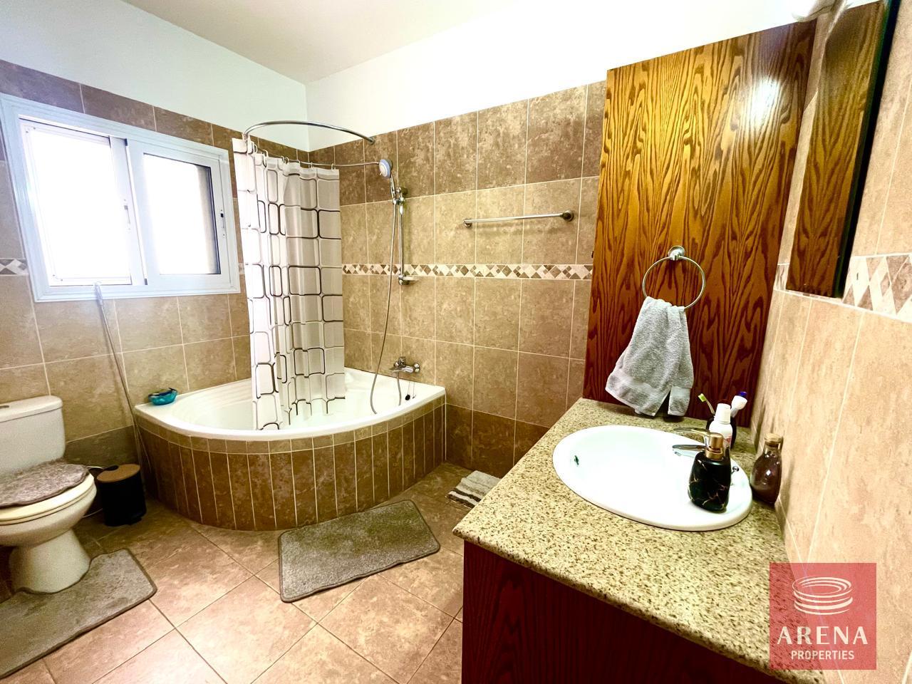 19-3-BED-VILLA-FRENAROS-8586