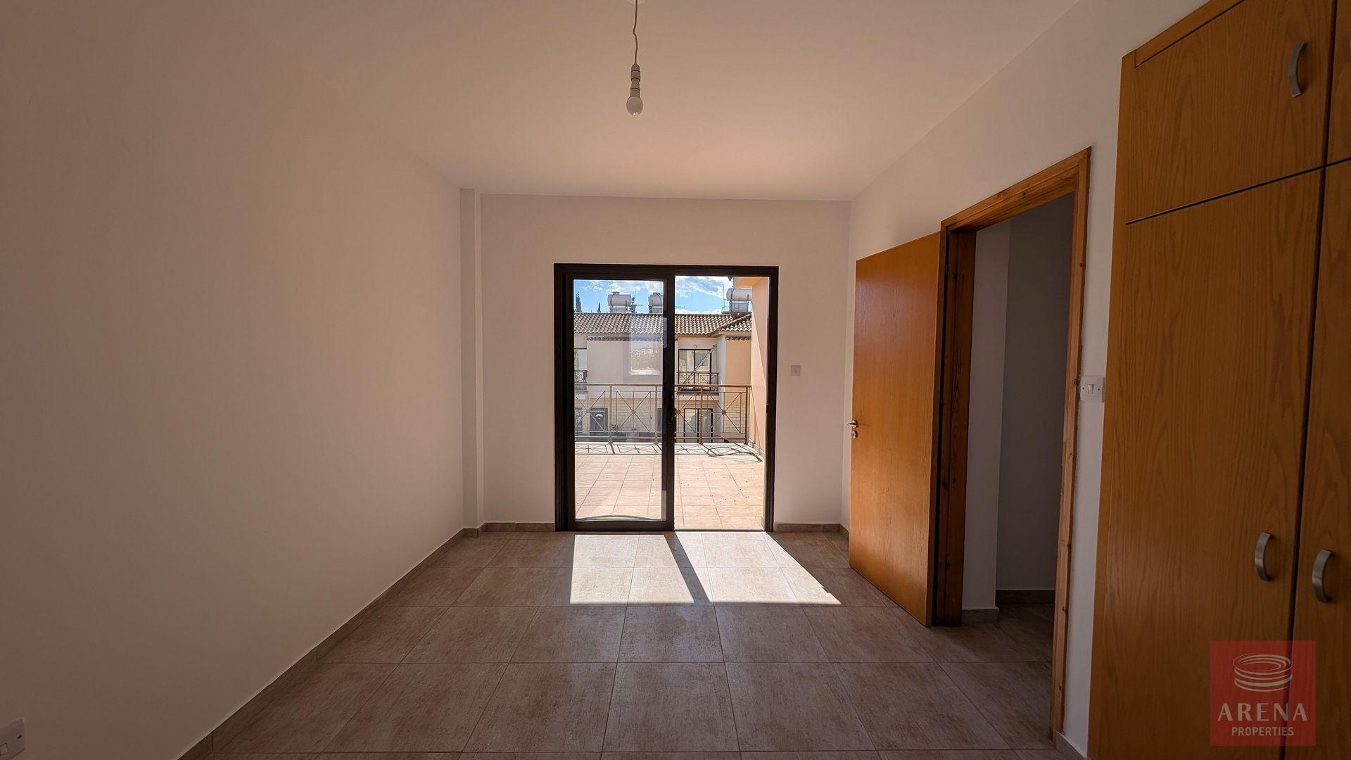 19-3-bed-villa-dromolaxia-9317