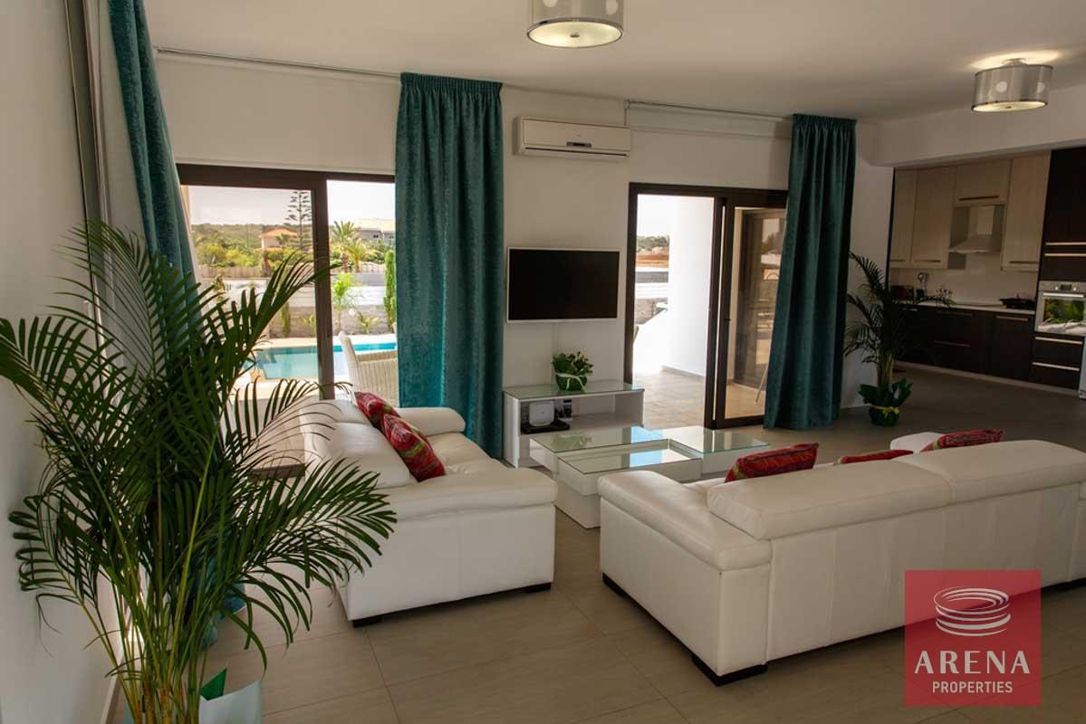19-4-BED-VILLA-IN-CAPE-GRECO-FOR-SALE-6288