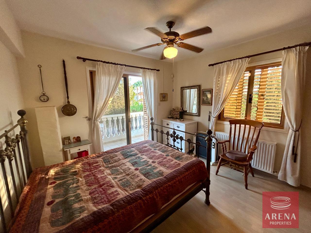 19-4-BED-VILLA-PERVOLIA-8659