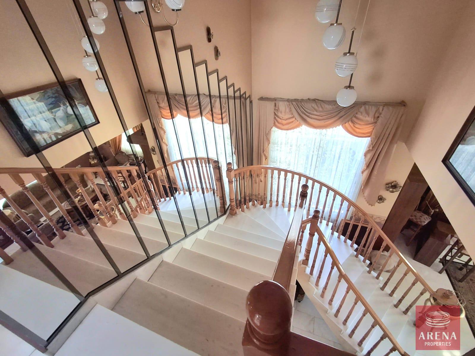 19-5-BED-VILLA-LIVADIA-9182