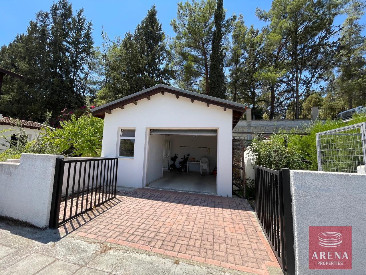 19-house-in-mosfiloti-8400