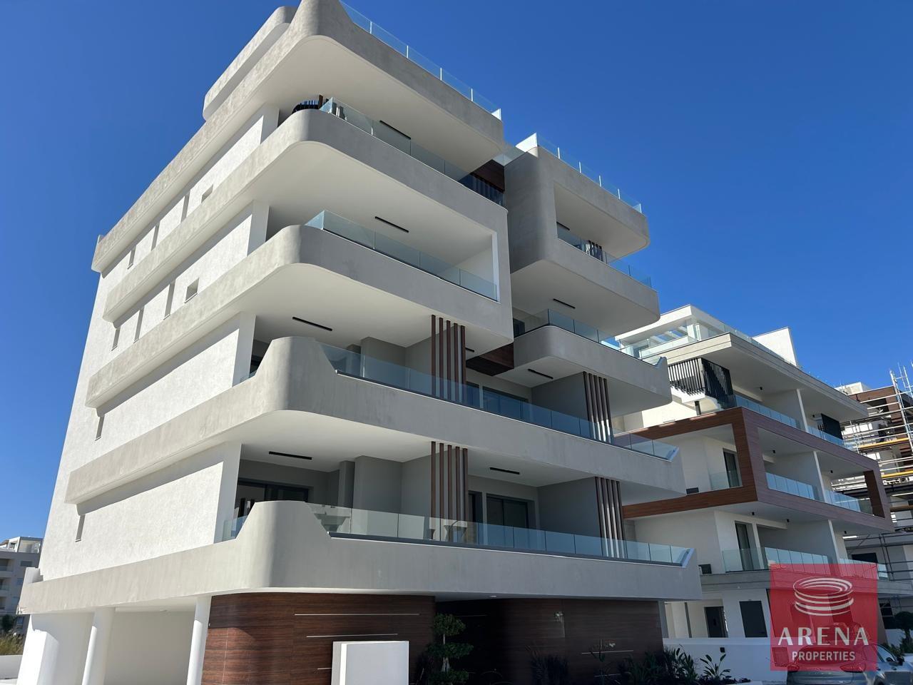 2-1-BED-APT-IN-NEW-MARINA-AREA-8738-1