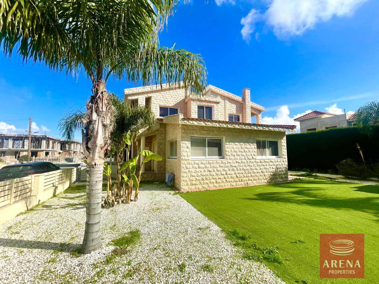 2-3-BED-VILLA-PERVOLIA-9097