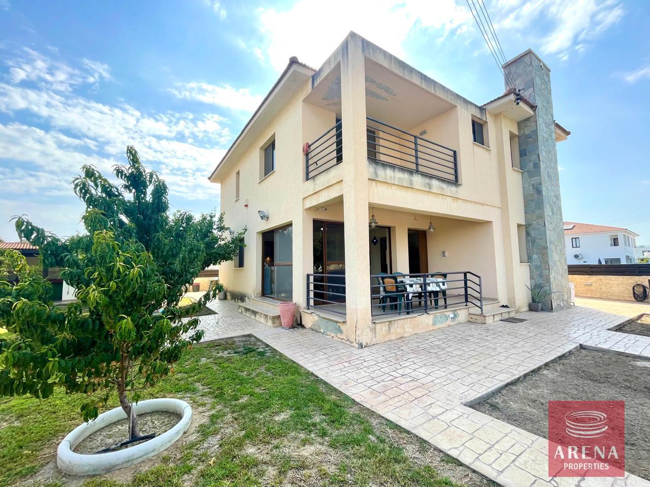 2-4-BED-VILLA-IN-KITI-8754