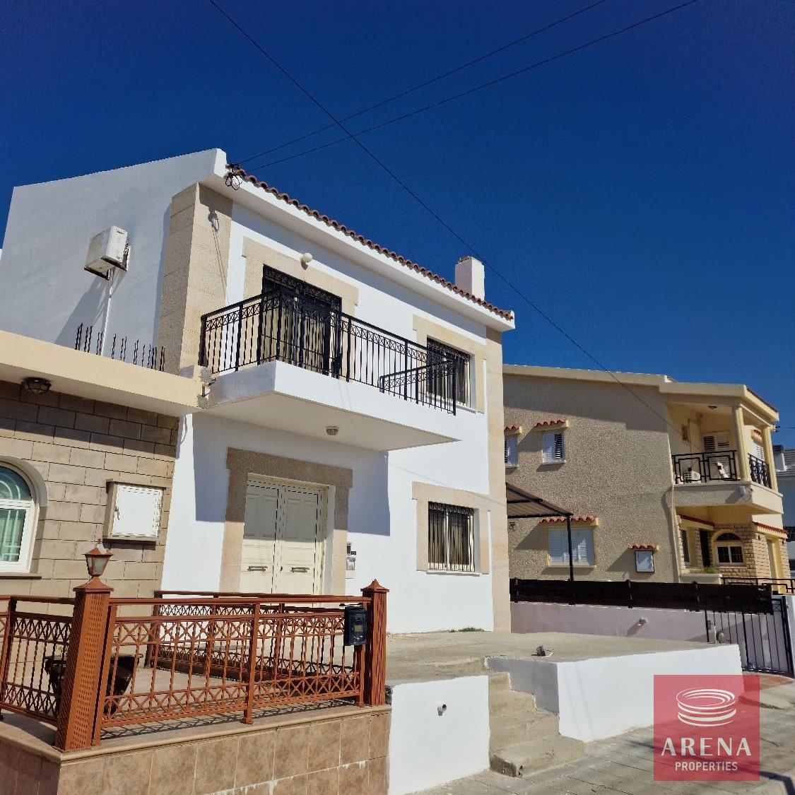 2-4-BED-VILLA-N-DROMOLAXIA-8698