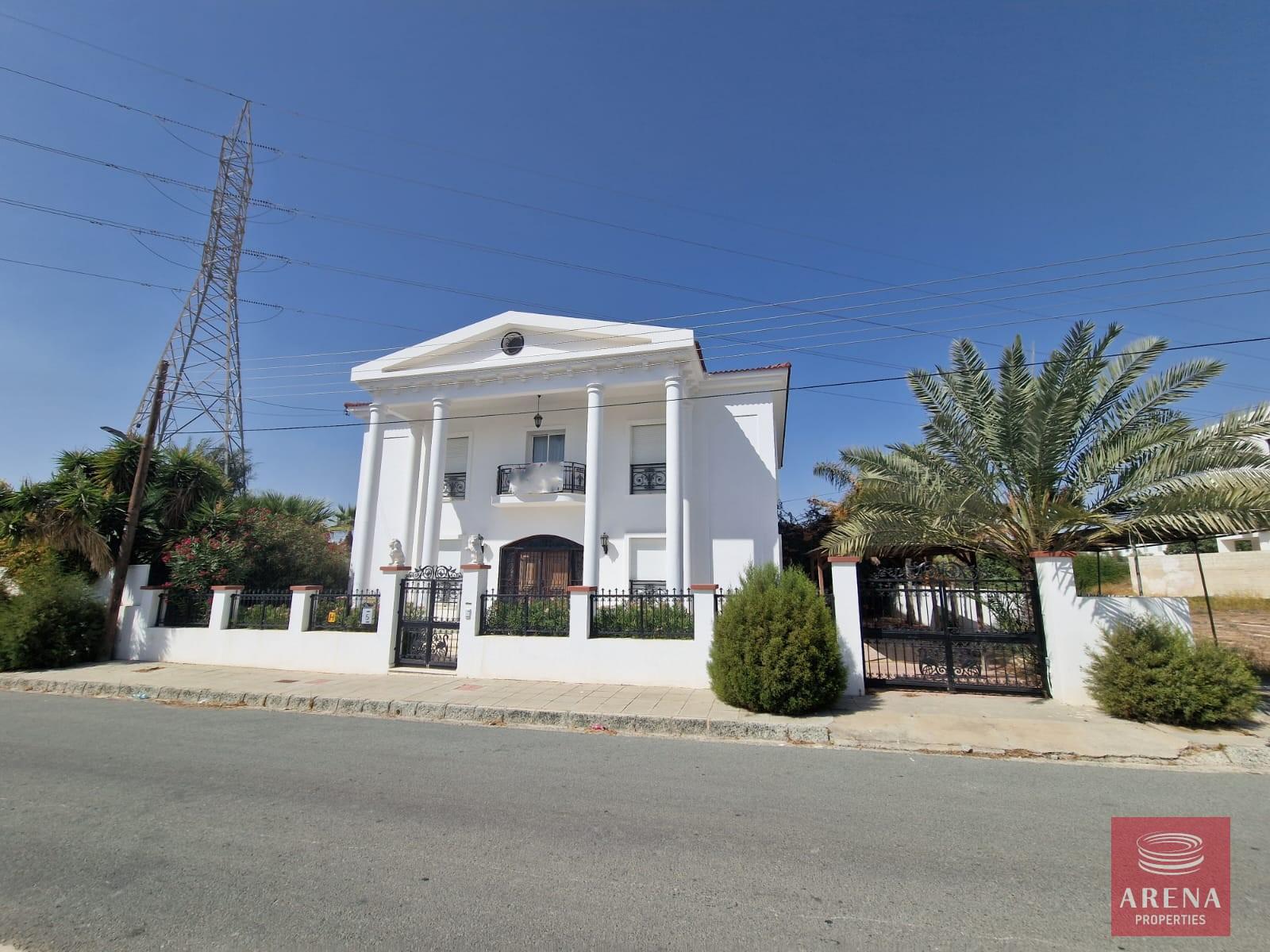 2-4-bed-villa-aradippou-7435