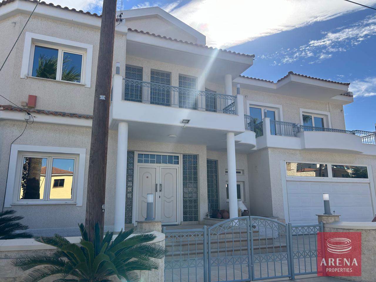 2-5-BED-VILLA-IN-LARNACA-8878