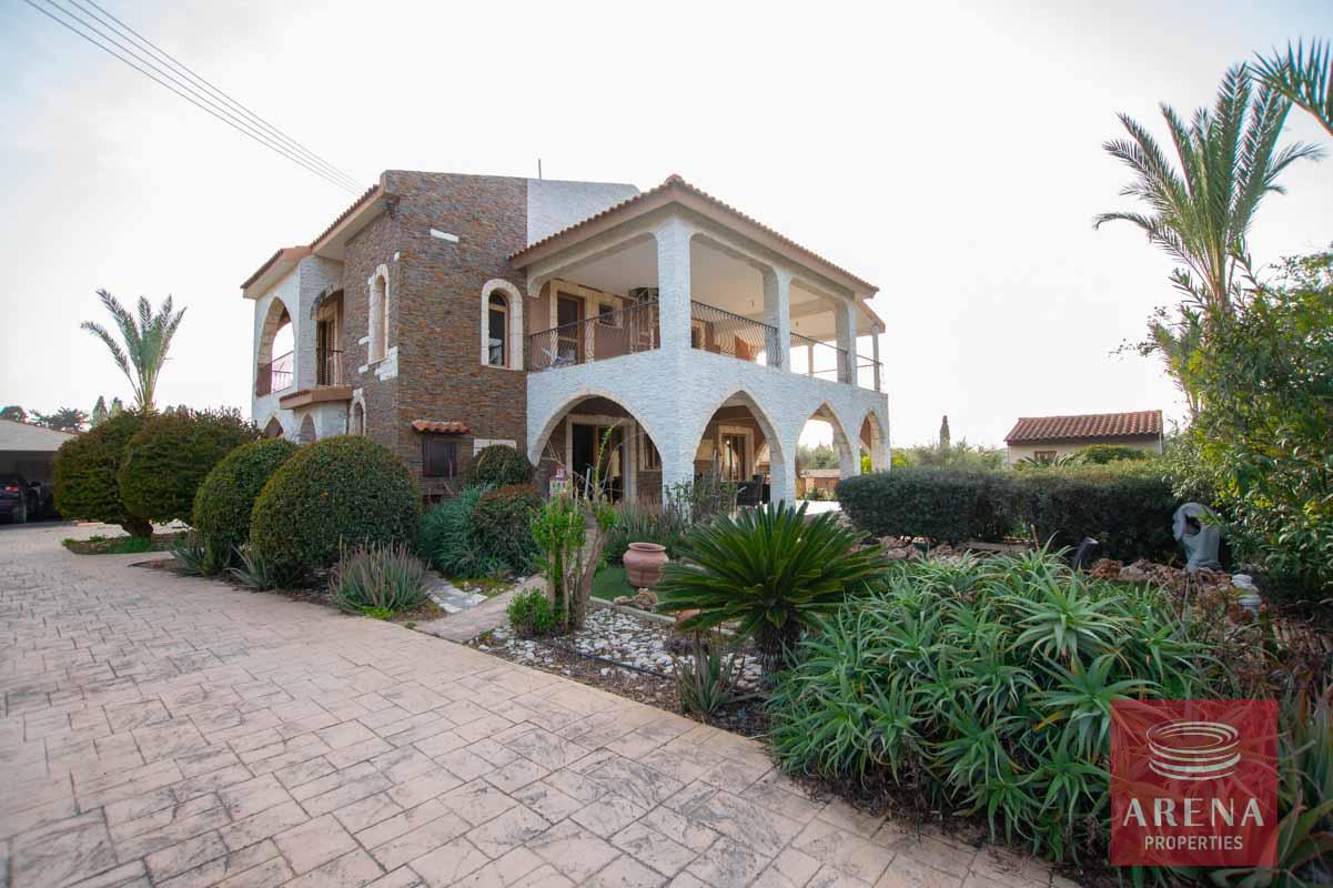 2-5-bed-villa-in-Pervolia-6045-1