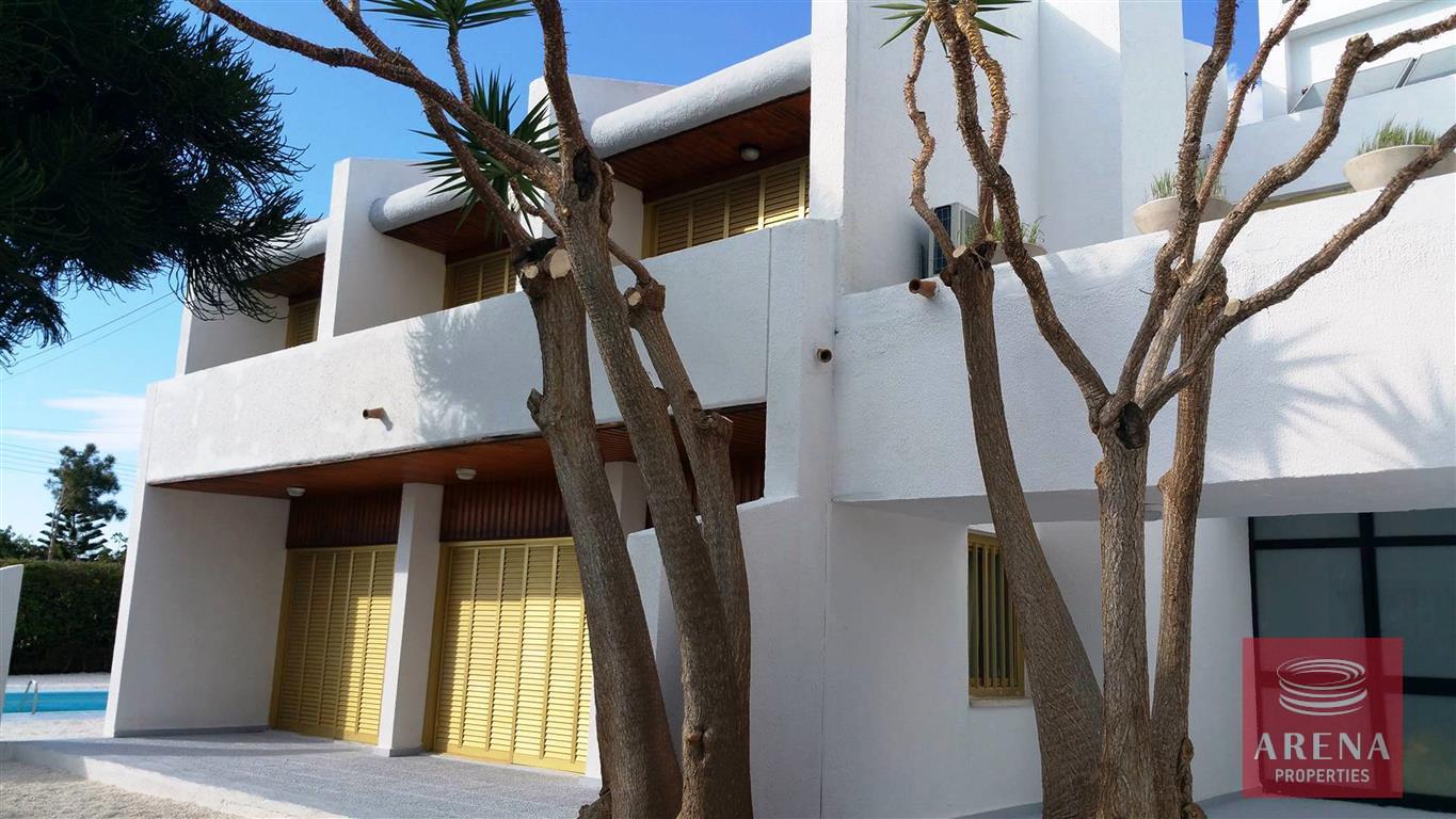 2-6-bed-villa-for-sale-in-ayia-napa-1