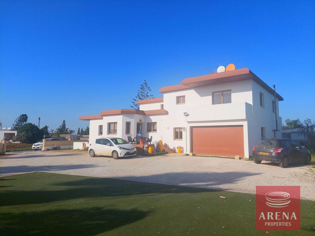 2-6-bed-villa-in-xylofagou-7278-1