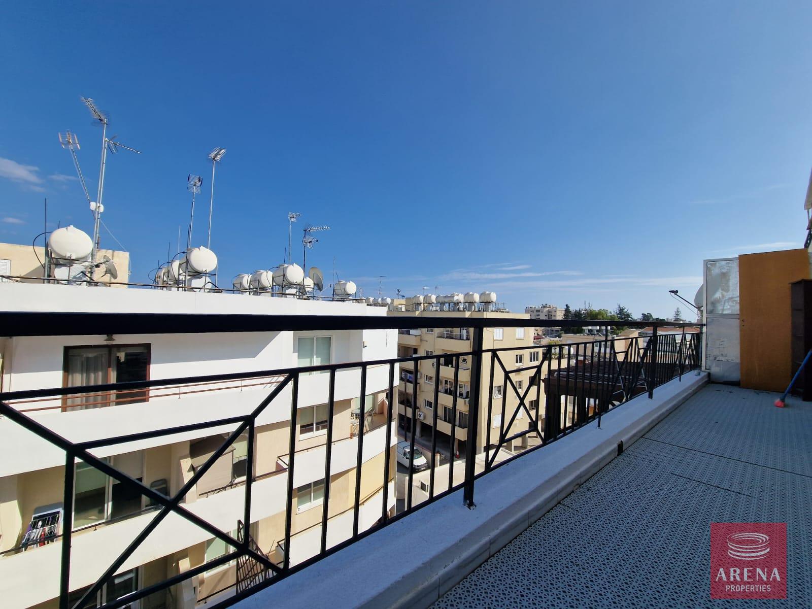 2-APT-IN-DROSHIA-7470