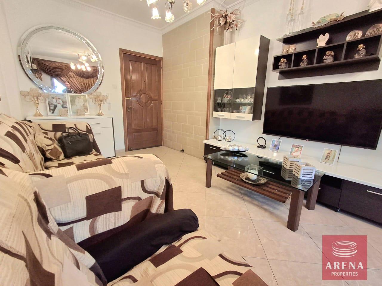 2-APT-IN-LARNACA-9173