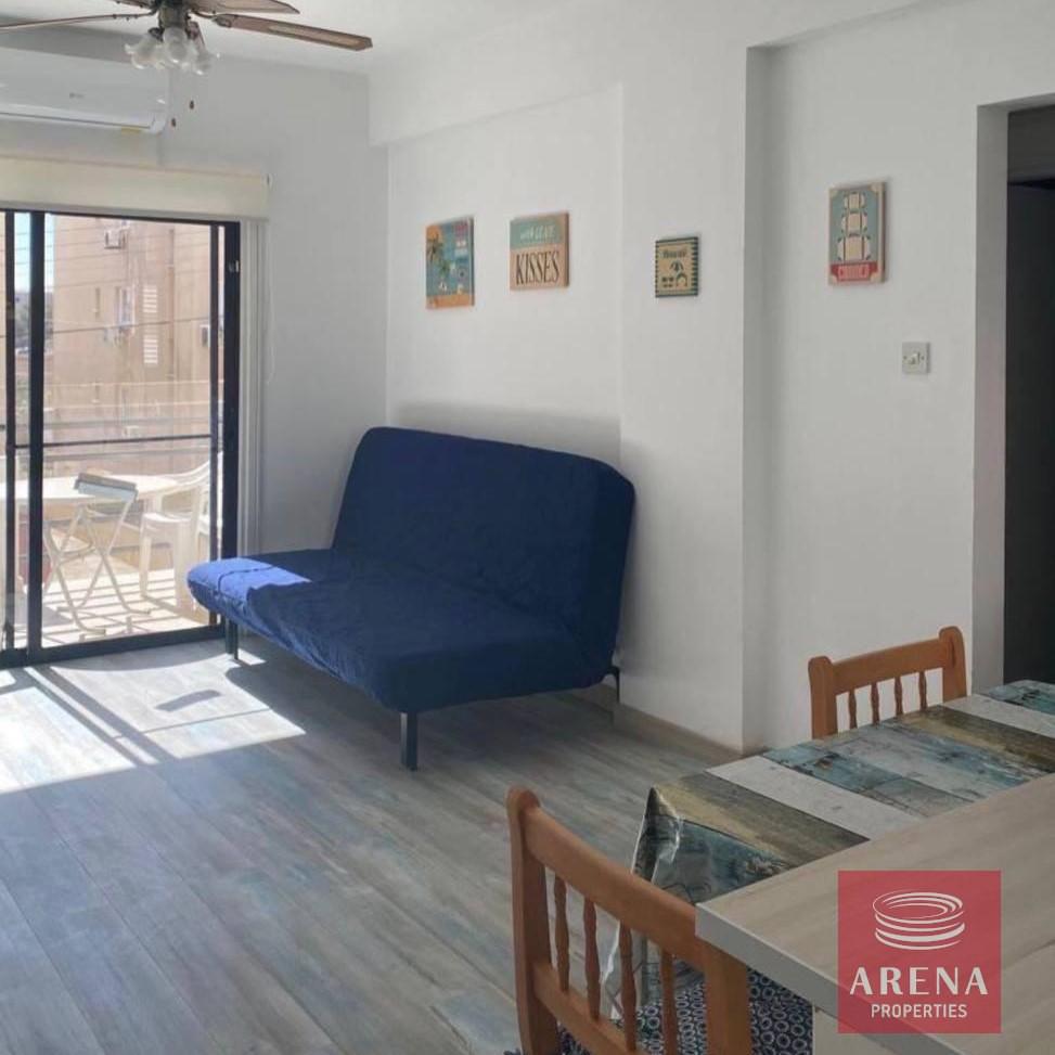 2-APT-IN-MAKENZY-8564