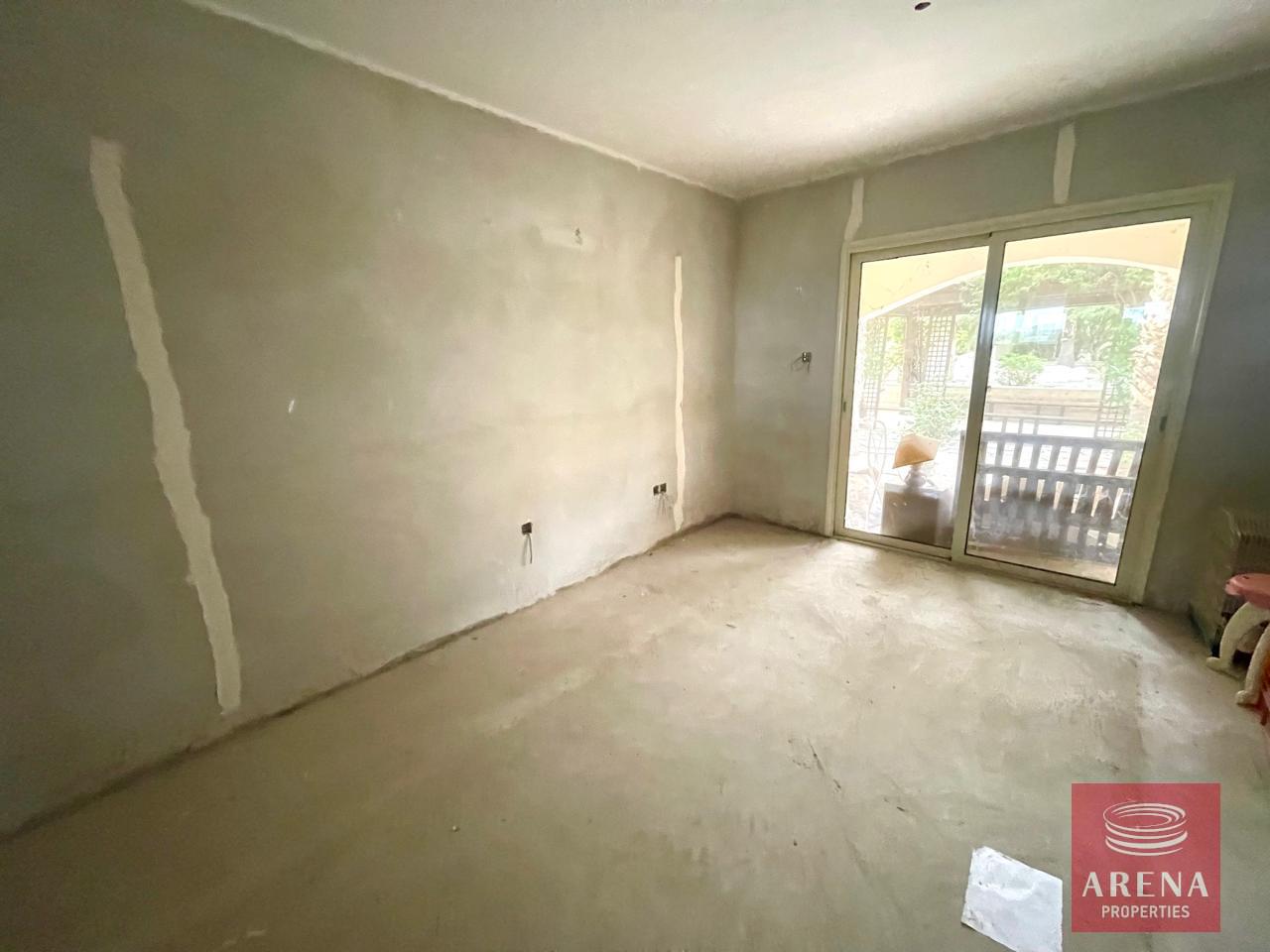 2-APT-IN-TERSEFANOU-9157-1