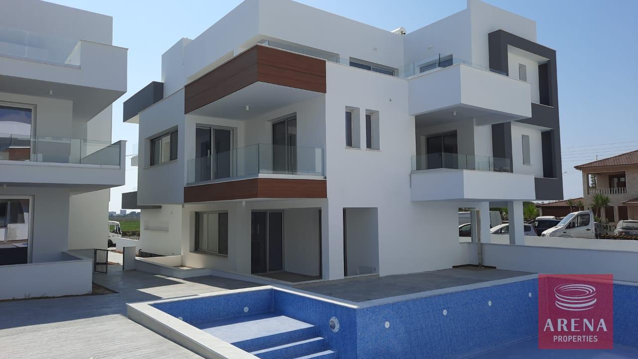 2-Apartment-in-livadia-4861-3