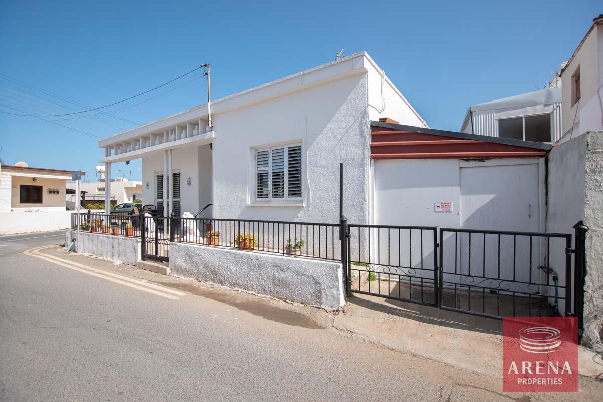 2-Bungalow-for-sale-5598-1