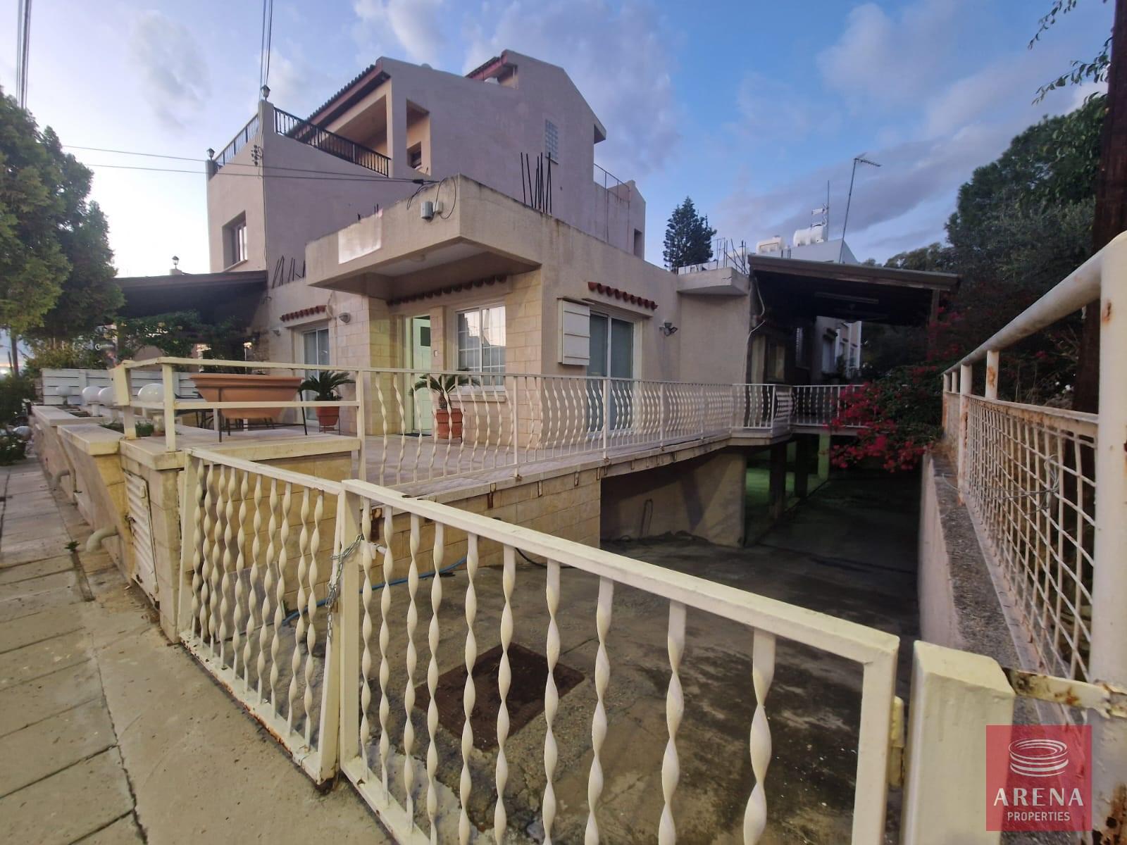 2-HOUSE-IN-VERGINA-AREA-8837