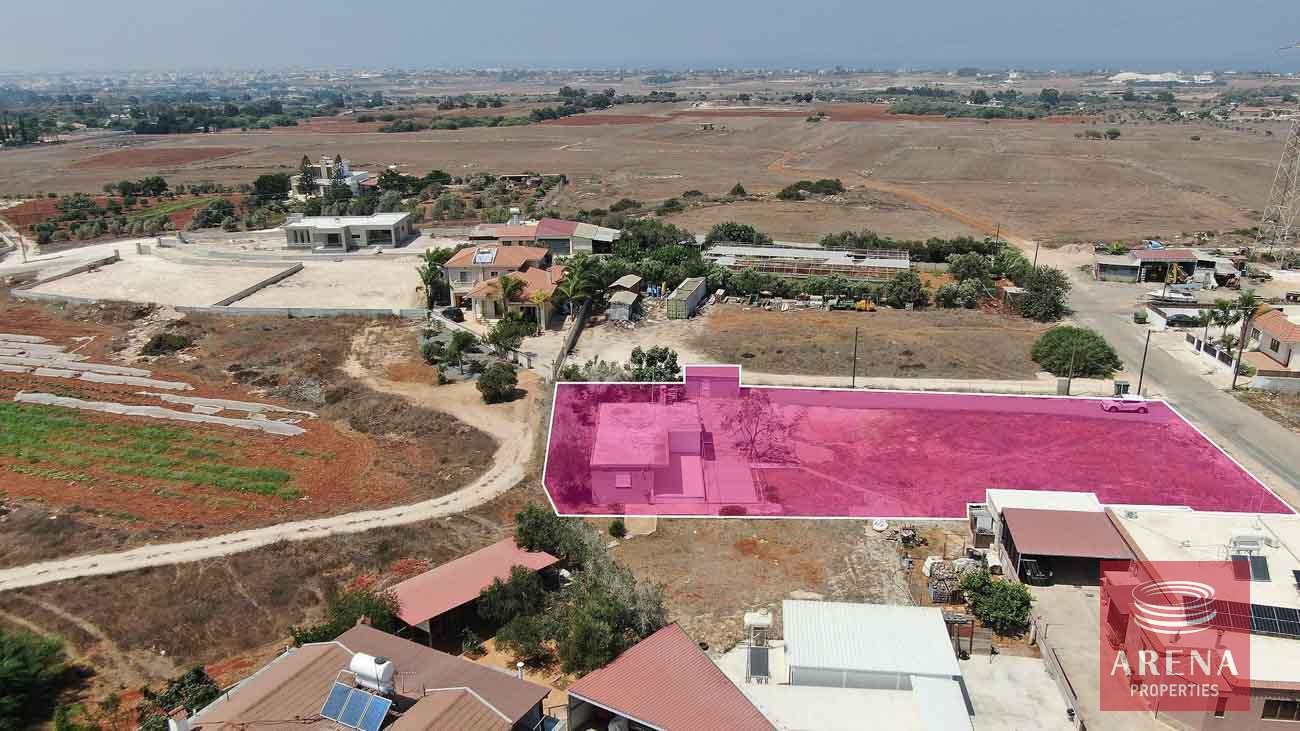 2-LAND-IN-KOKKINES-8434