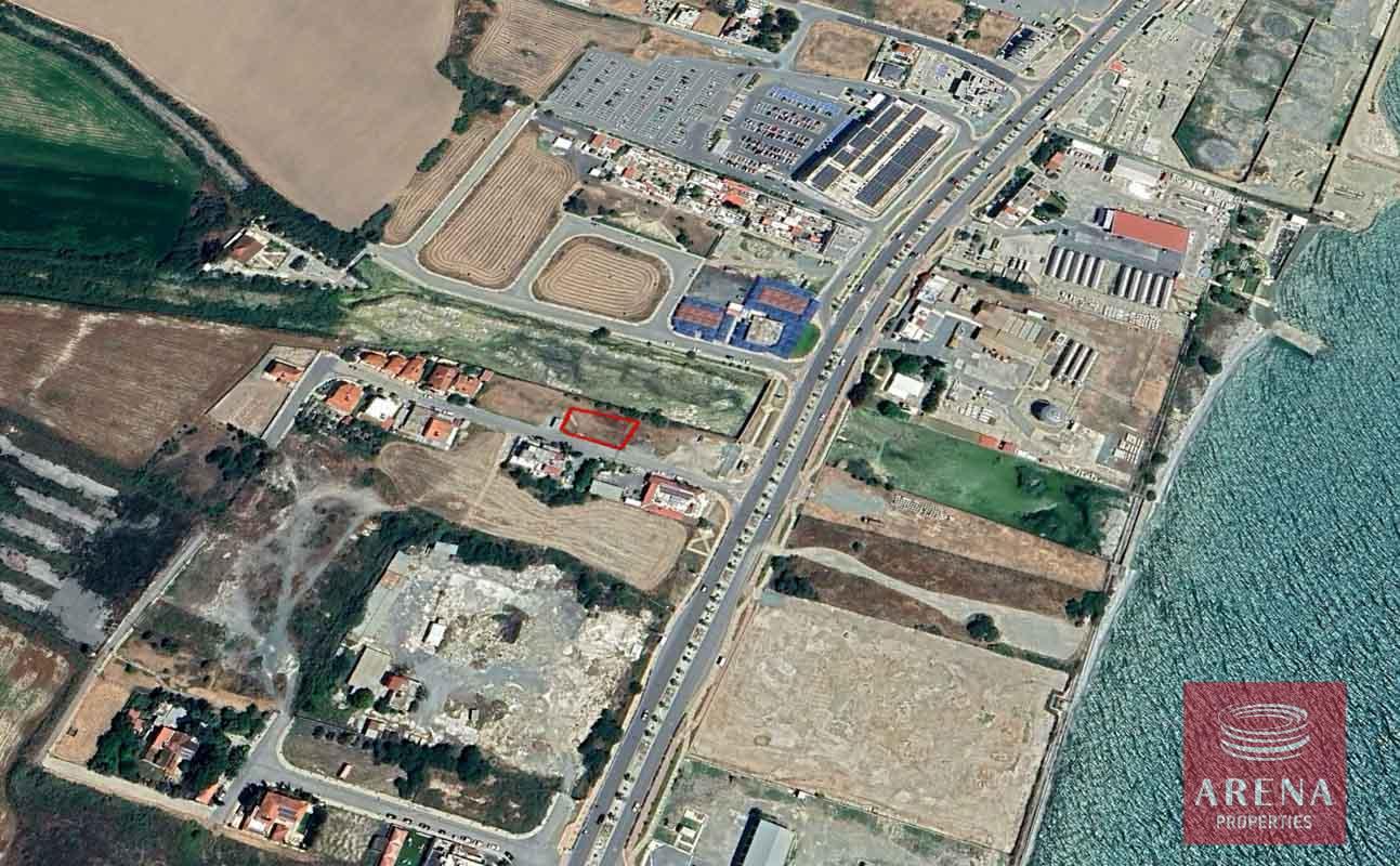 2-PLOT-IN-lIVADIA-7820-1