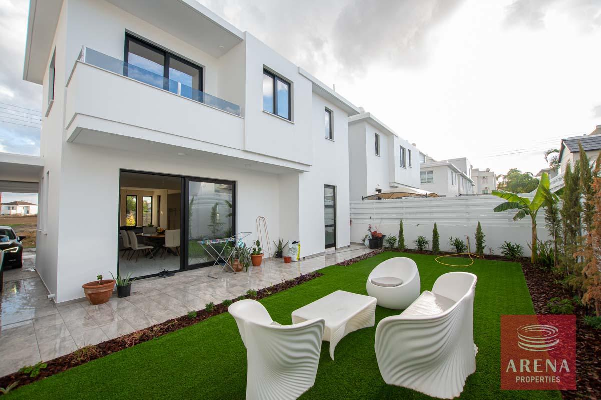 2-VILLA-FOR-RENT-LIVADIA-5473-1