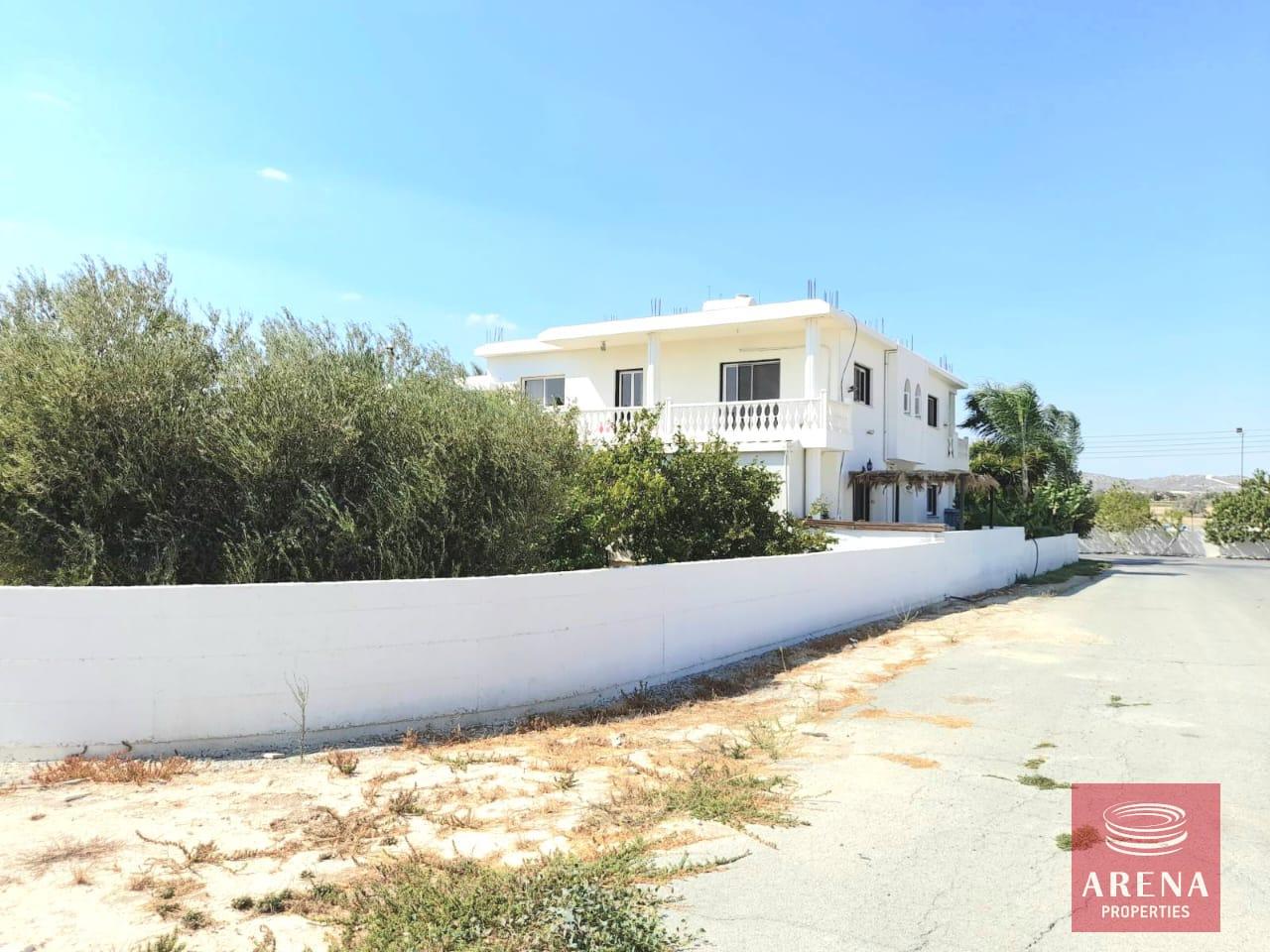 2-VILLA-IN-ANAFOTIDA-9094