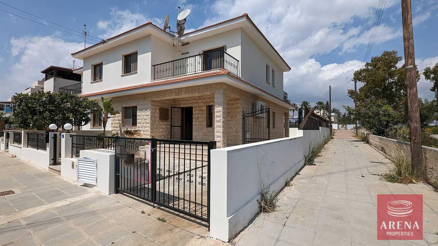 2-VILLA-IN-PYLA-6947